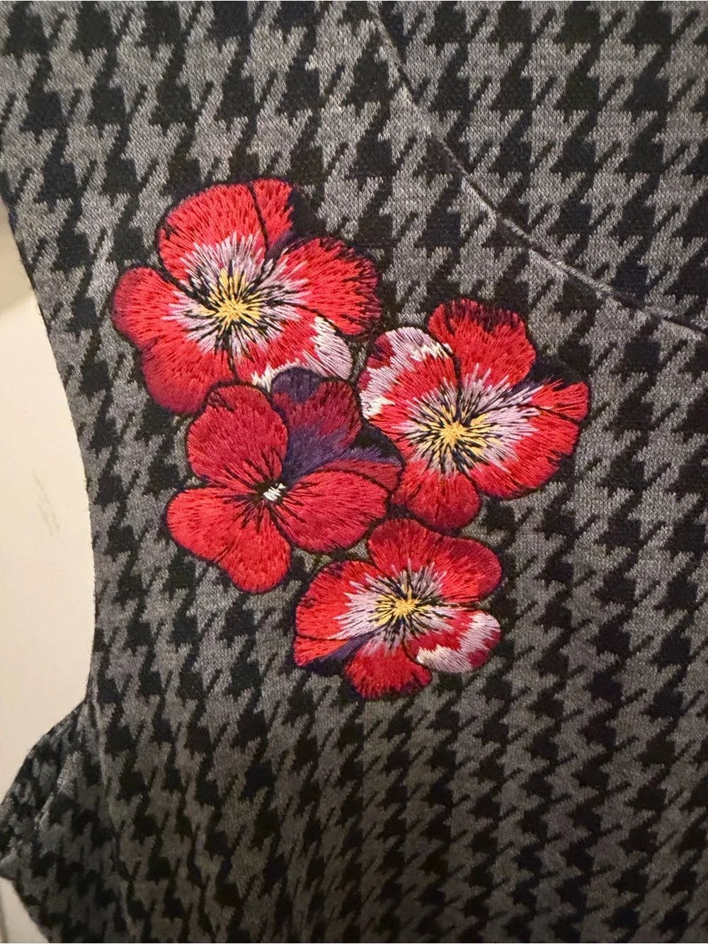 Tommy Hilfiger Sz 8 Houndstooth Sheath Dress with Red Floral Embroidery